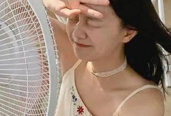 纹身网红吃瓜图片女生,女生表情引热议