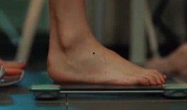 美女被室友爆料视频网站,网络热议引发伦理争议