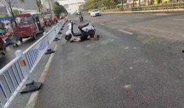 南宁非动车道爆料案件最新,惊曝违规停车引发连环事故，真相令人咋舌