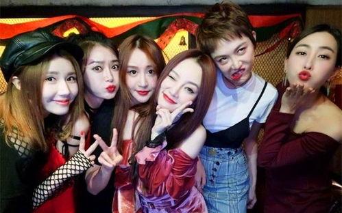 闺蜜们吃瓜娱乐圈